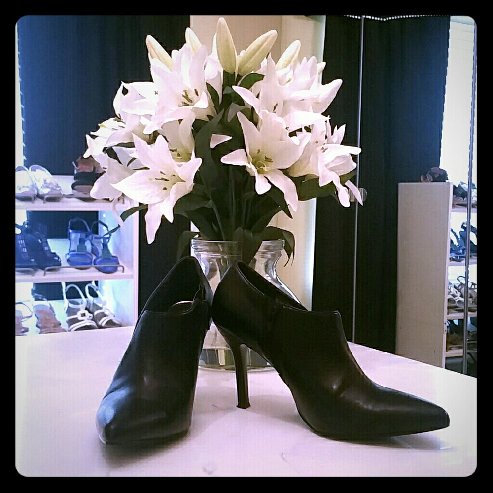 Nine West Black Matte Booties